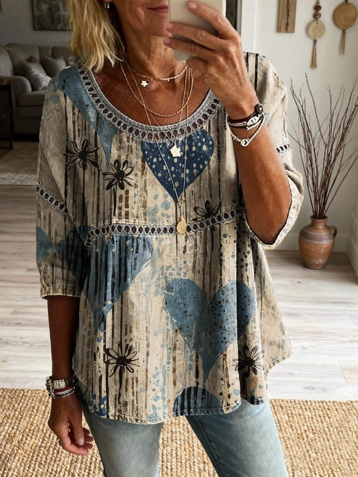 Women's Retro Heart Floral Art Print Casual Round Neck Hollow-out Top