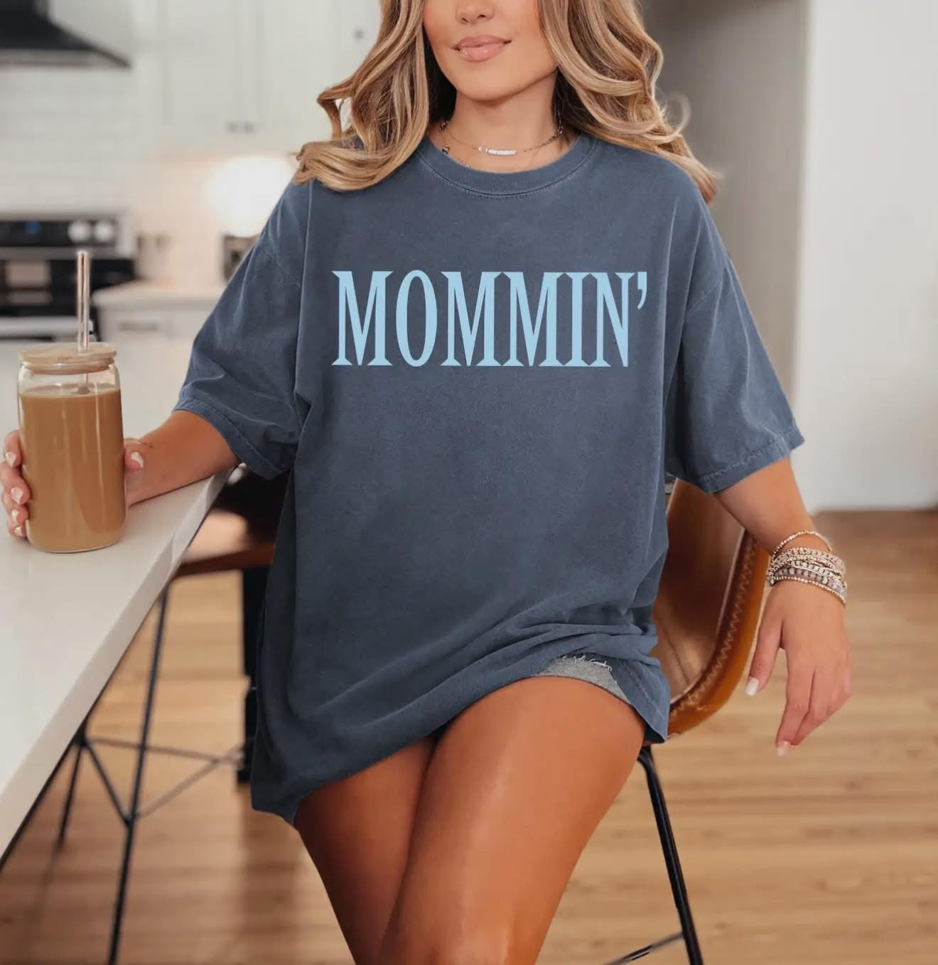 Comfort Colors Mommin Tee
