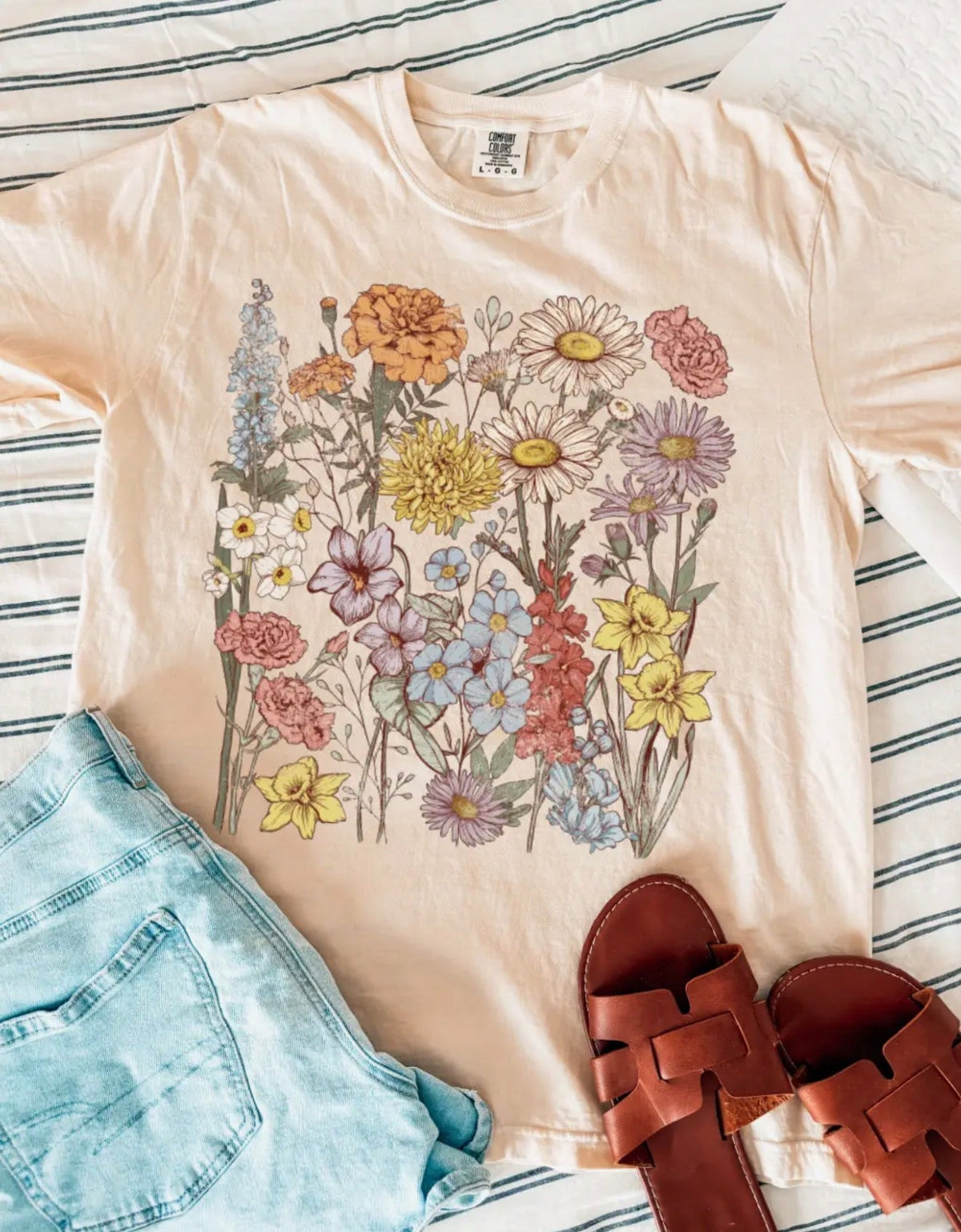 Comfort Colors Ivory Wild Flower Tee