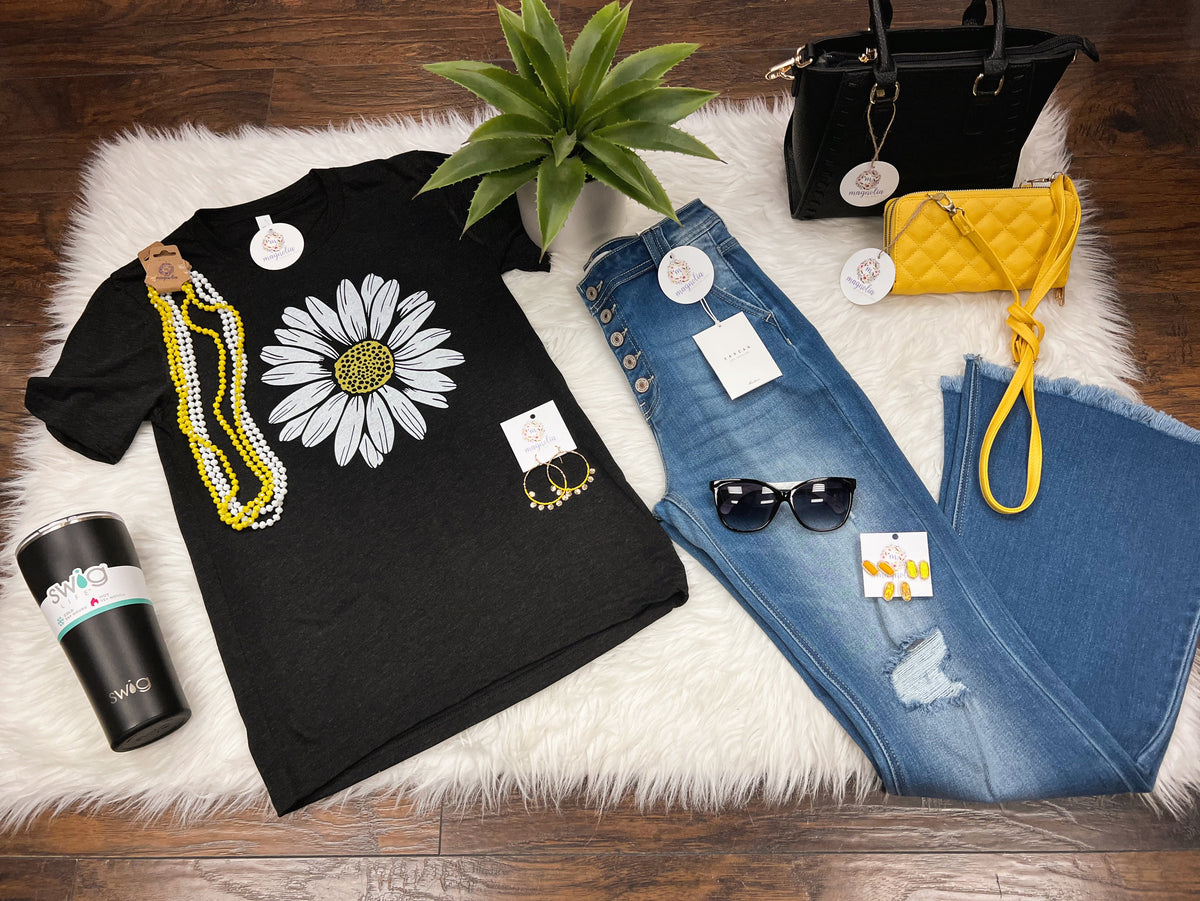 Retro Daisy Print Graphic Tee