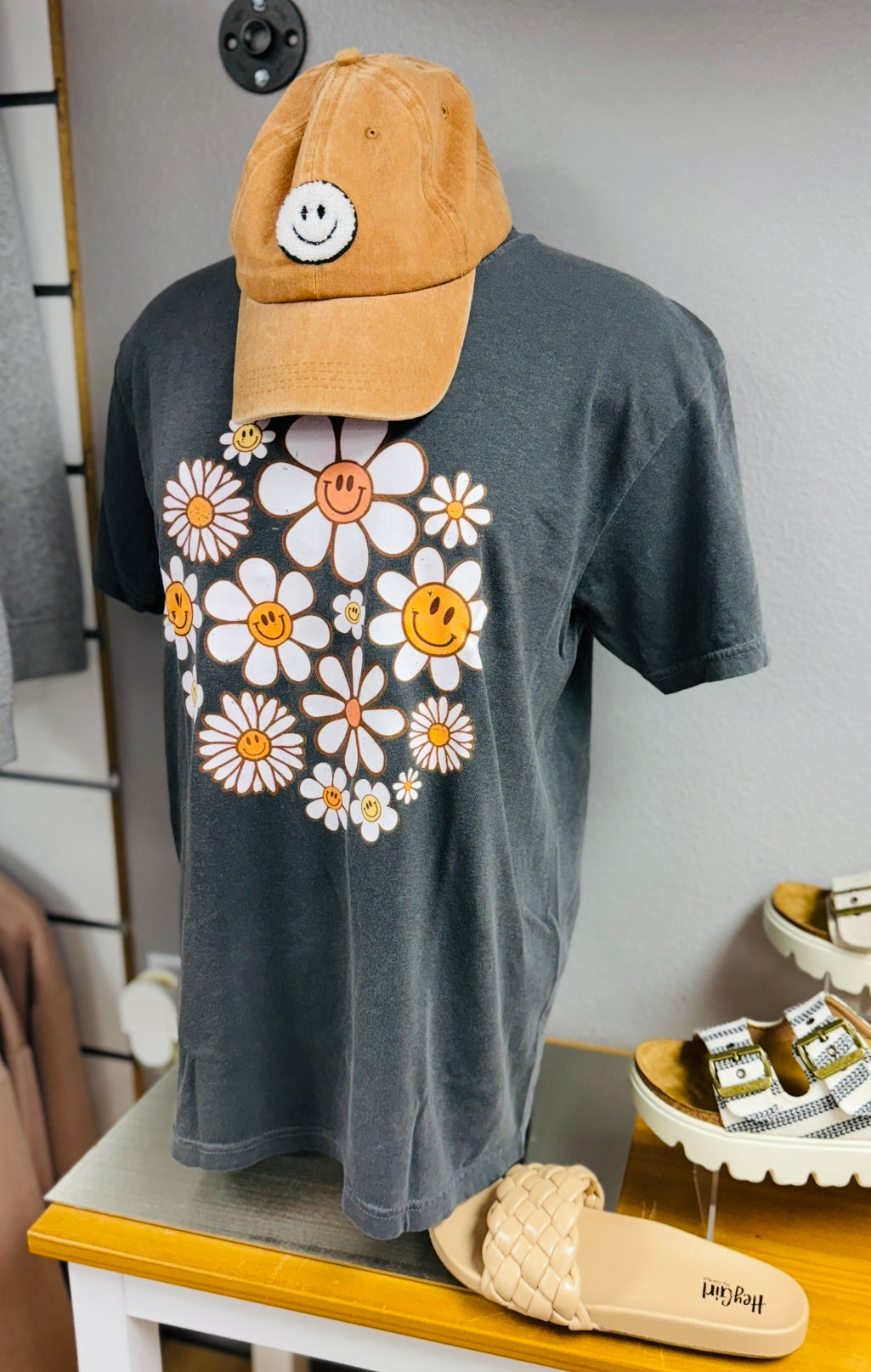 Comfort Colors Daisy Smiley Tee