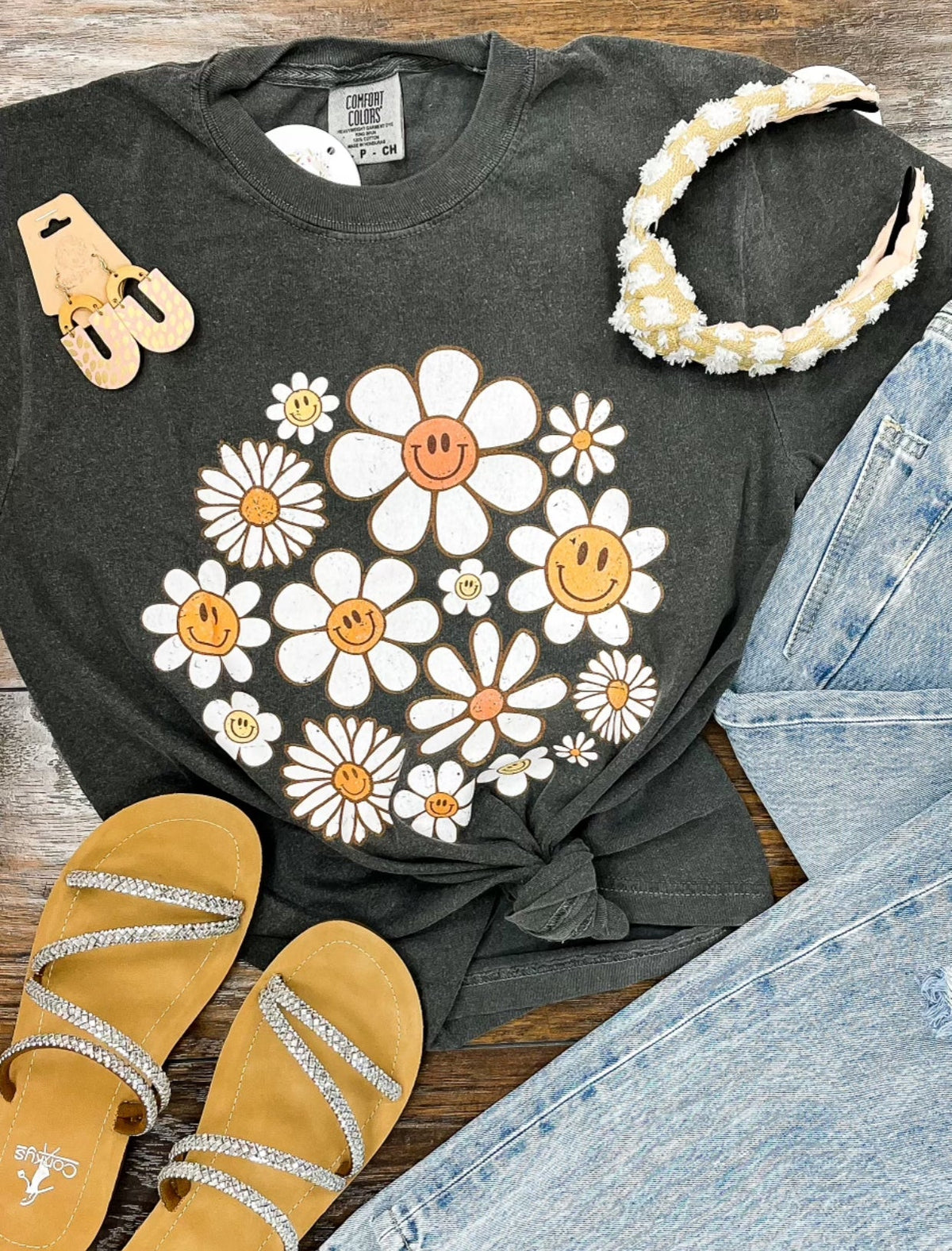 Comfort Colors Daisy Smiley Tee