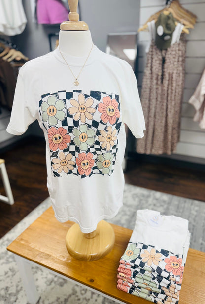 Comfort Colors Retro Checkered Daisy Tee