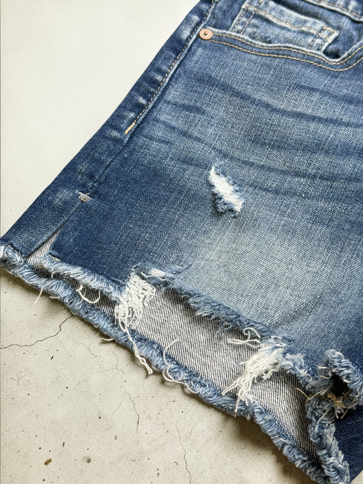 Zenana Ellie Frayed Hem Shorts