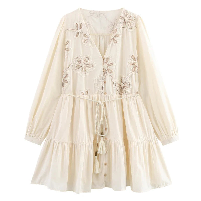 Robe beige bohème brodée