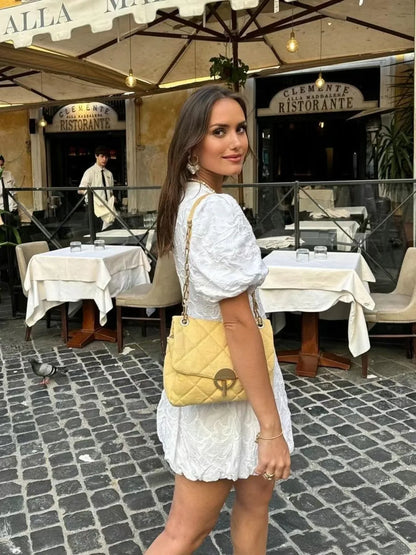 Robe chic brodée blanche manches bouffantes