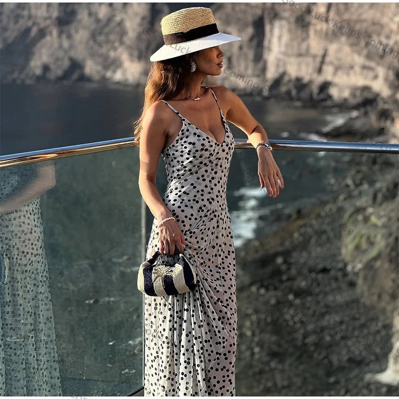 Robe longue blanche à pois noirs