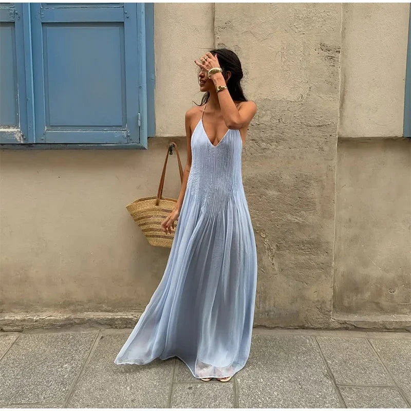 Longue robe plissée bleu ciel