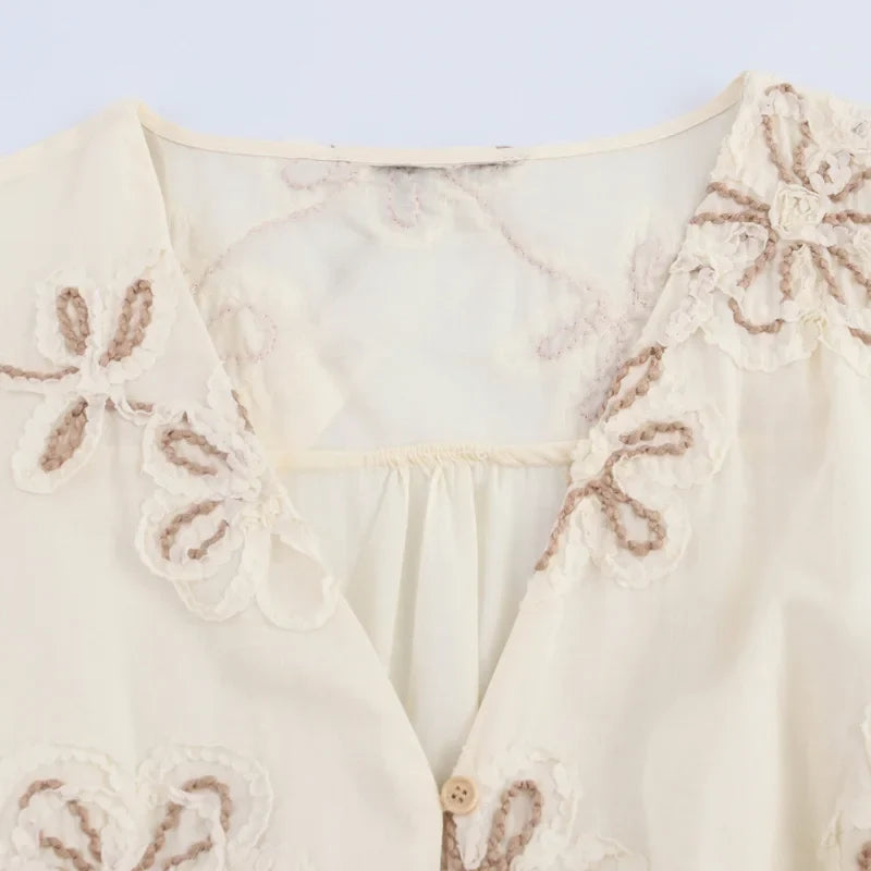 Robe beige bohème brodée
