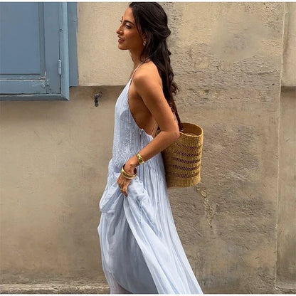 Longue robe plissée bleu ciel