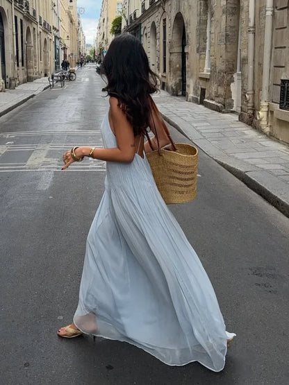 Longue robe plissée bleu ciel