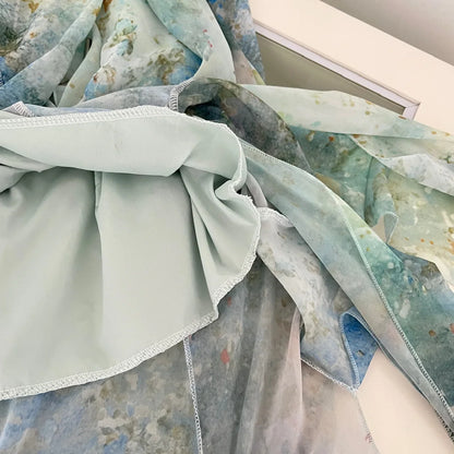Robe longue chic une invitée de mariage élégante en été