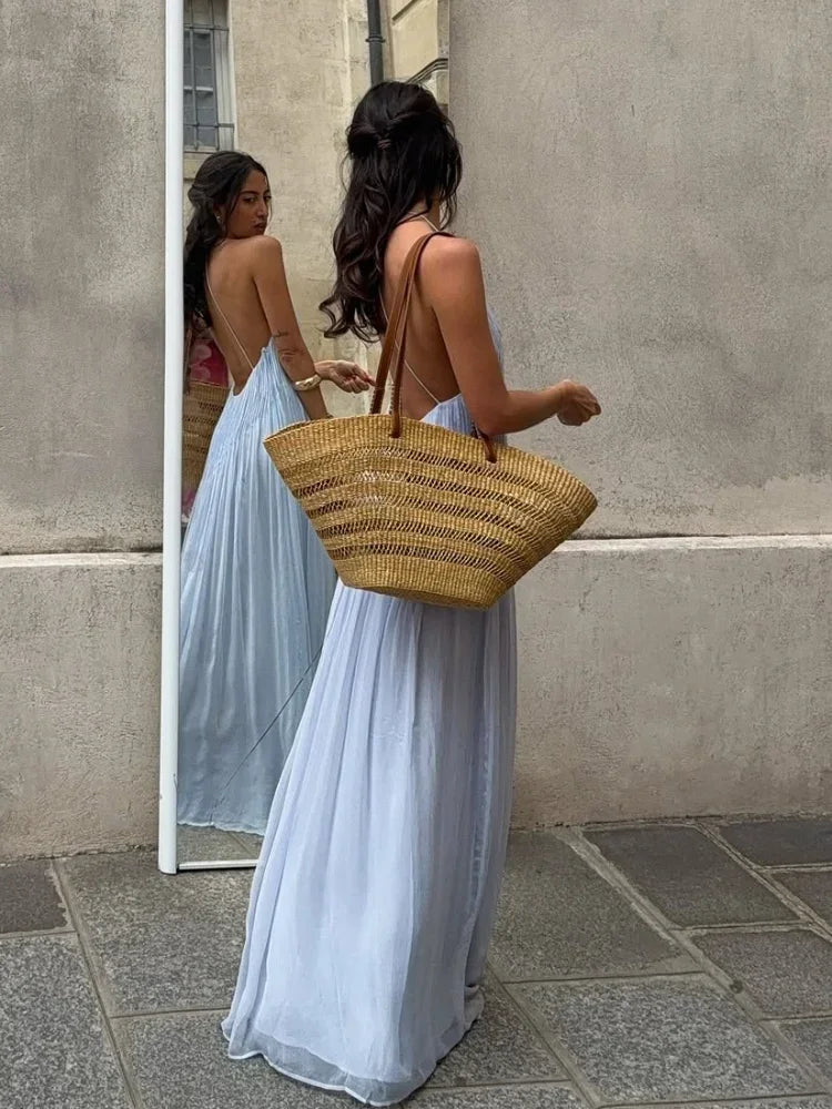Longue robe plissée bleu ciel