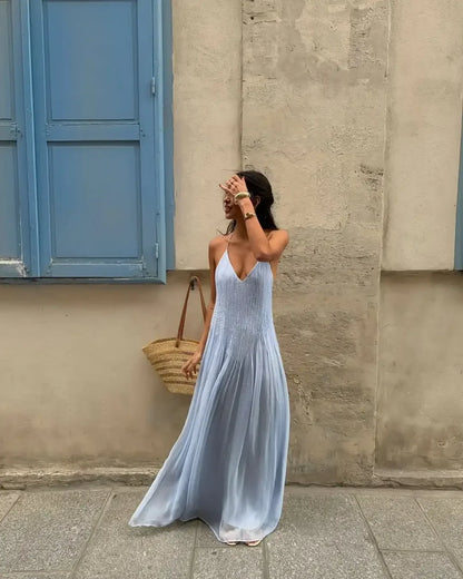 Longue robe plissée bleu ciel