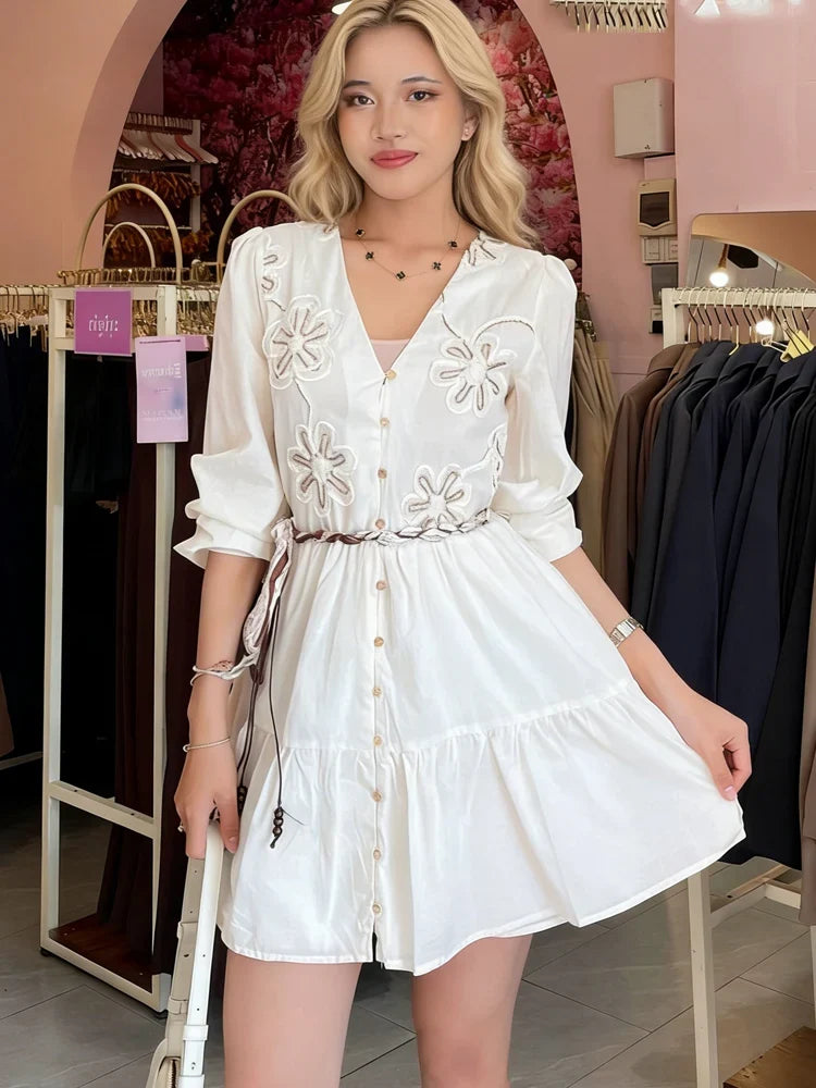 Robe beige bohème brodée