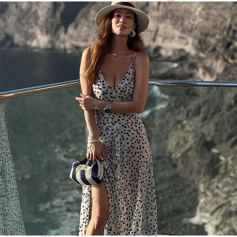 Robe longue blanche à pois noirs