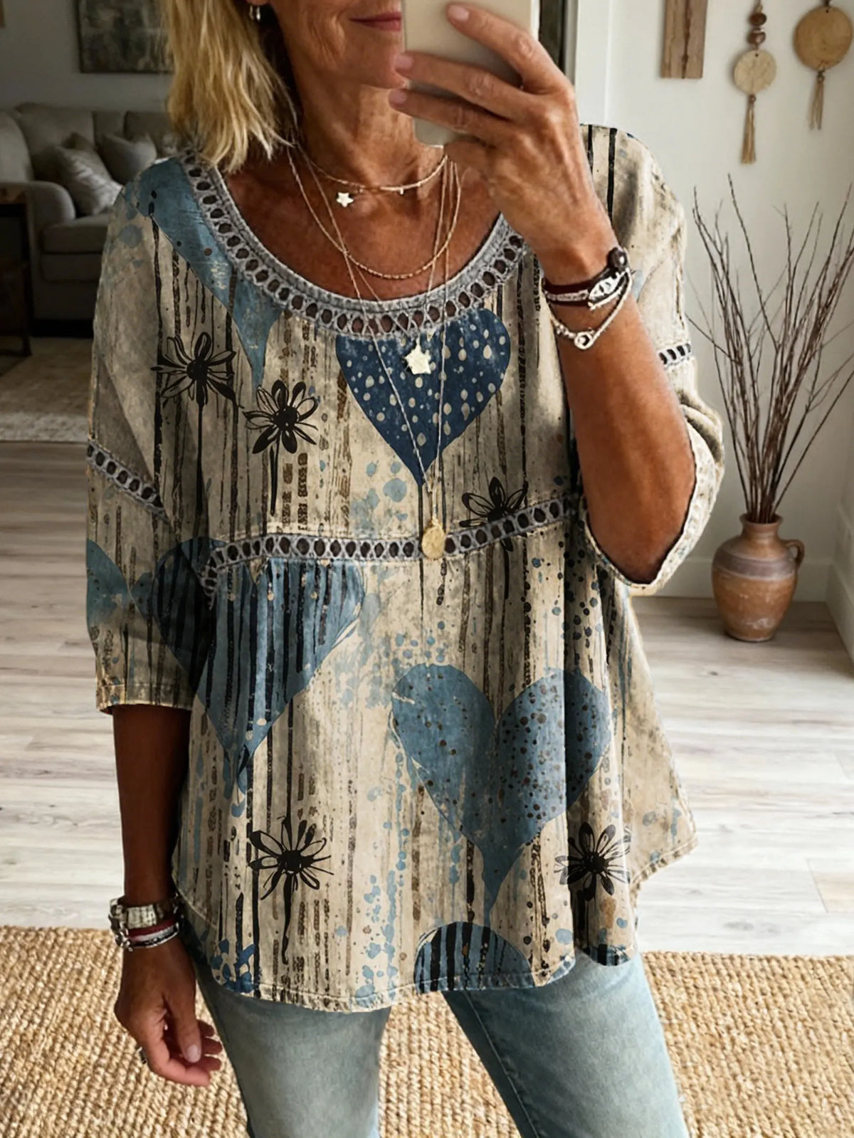 Women's Retro Heart Floral Art Print Casual Round Neck Hollow-out Top
