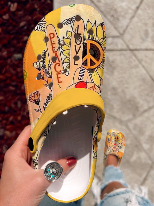 Hippie Peace Love Art Print Casual Hole Slippers