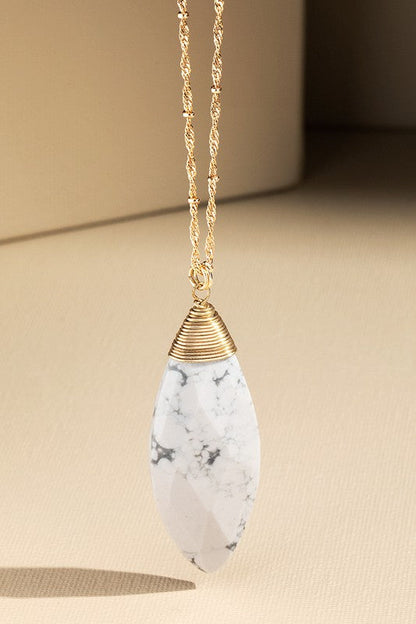 Wire Oval Pendant Necklace