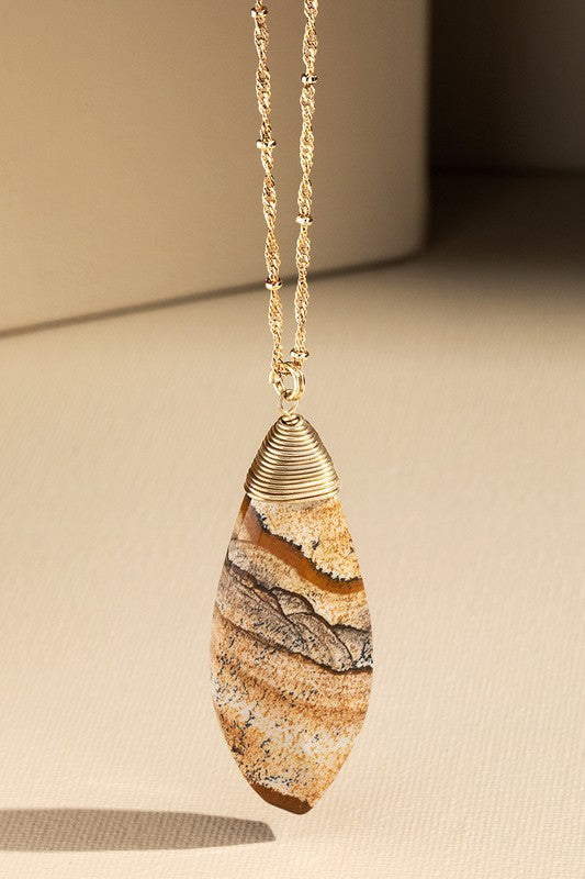Wire Oval Pendant Necklace