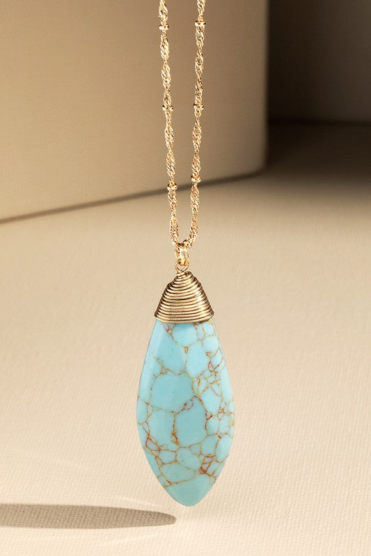 Wire Oval Pendant Necklace