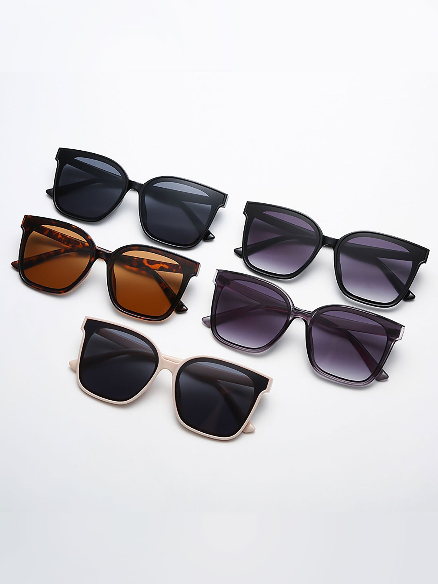 Trendy Unisex Sunnies for Urban Exploring & Beach Vacations Simple Travel Street Classics Square-Frame Sunglasses