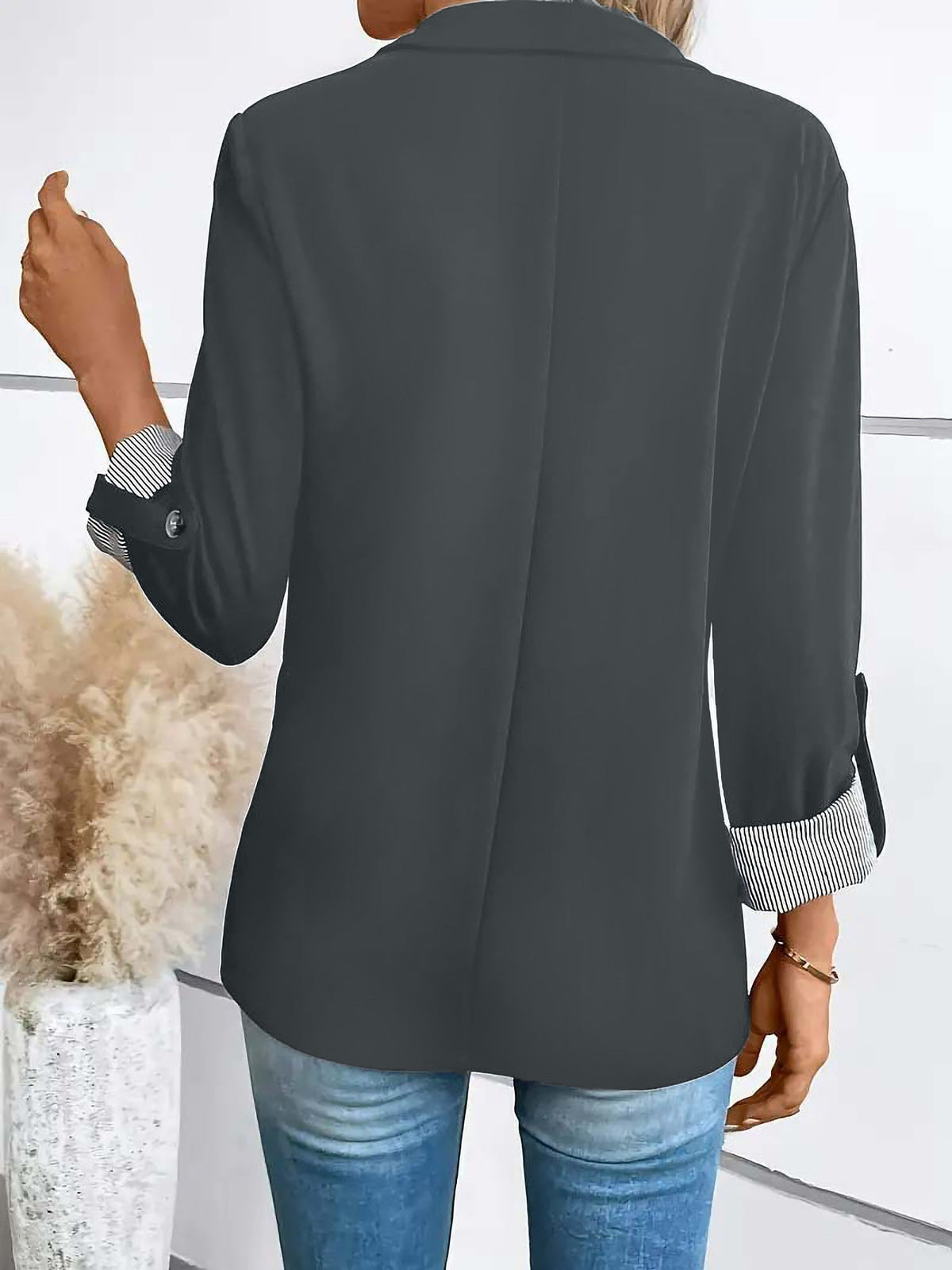Flattering Rolled Sleeves Notched Lapel Buttoned Lightweight Office Casual Jacket Blazer