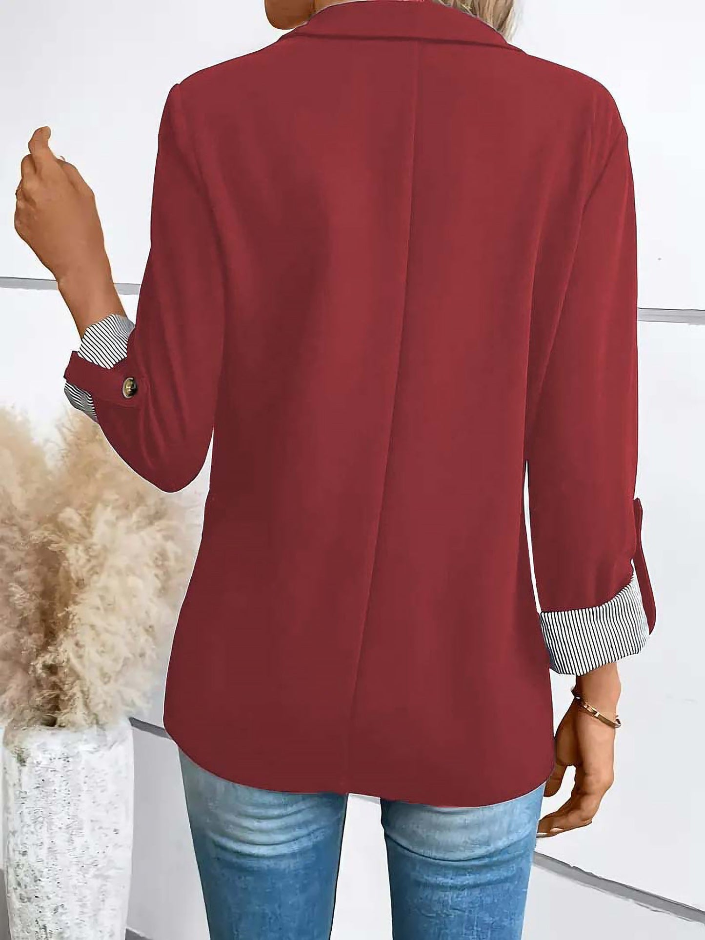 Flattering Rolled Sleeves Notched Lapel Buttoned Lightweight Office Casual Jacket Blazer