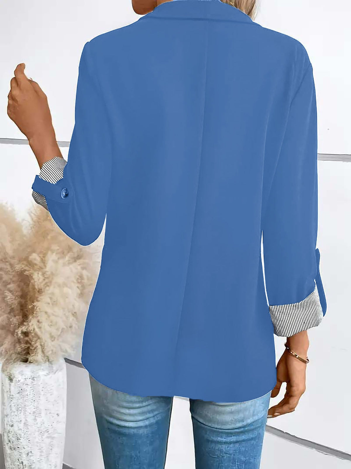 Flattering Rolled Sleeves Notched Lapel Buttoned Lightweight Office Casual Jacket Blazer