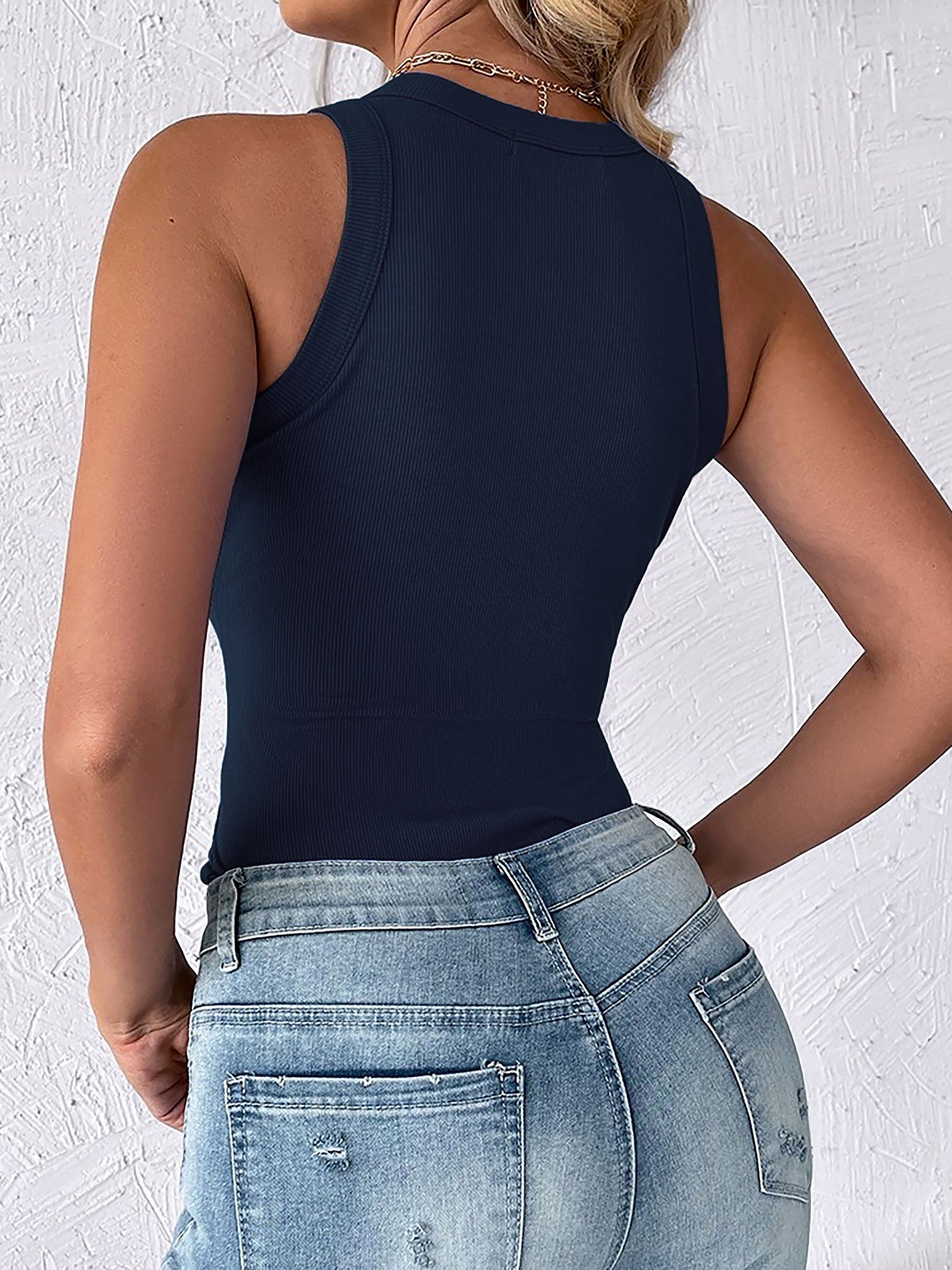 Round Neck Sleeveless Solid Color Tank Top