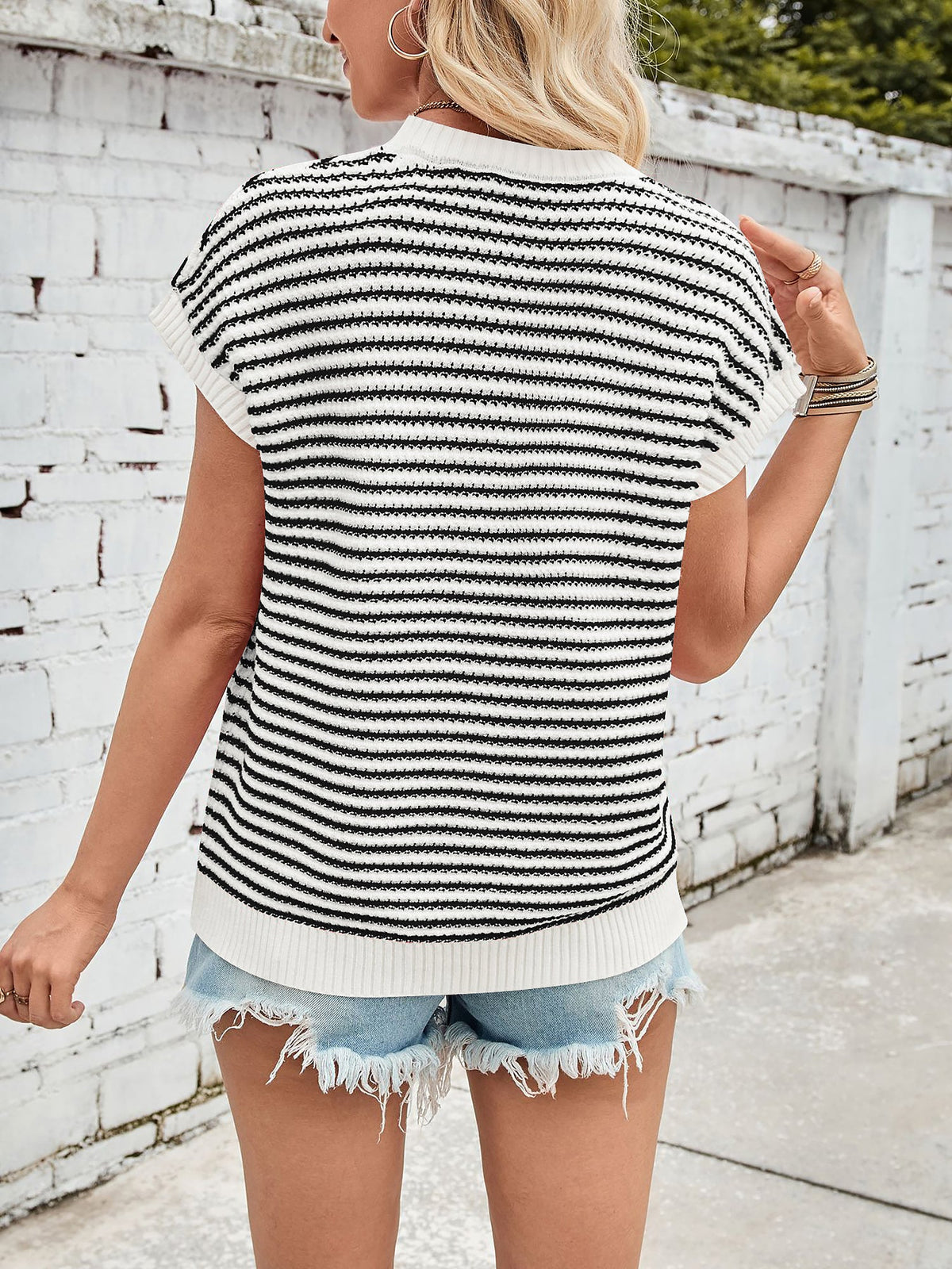 Striped Short Sleeve Round Neck Knitted Sweater