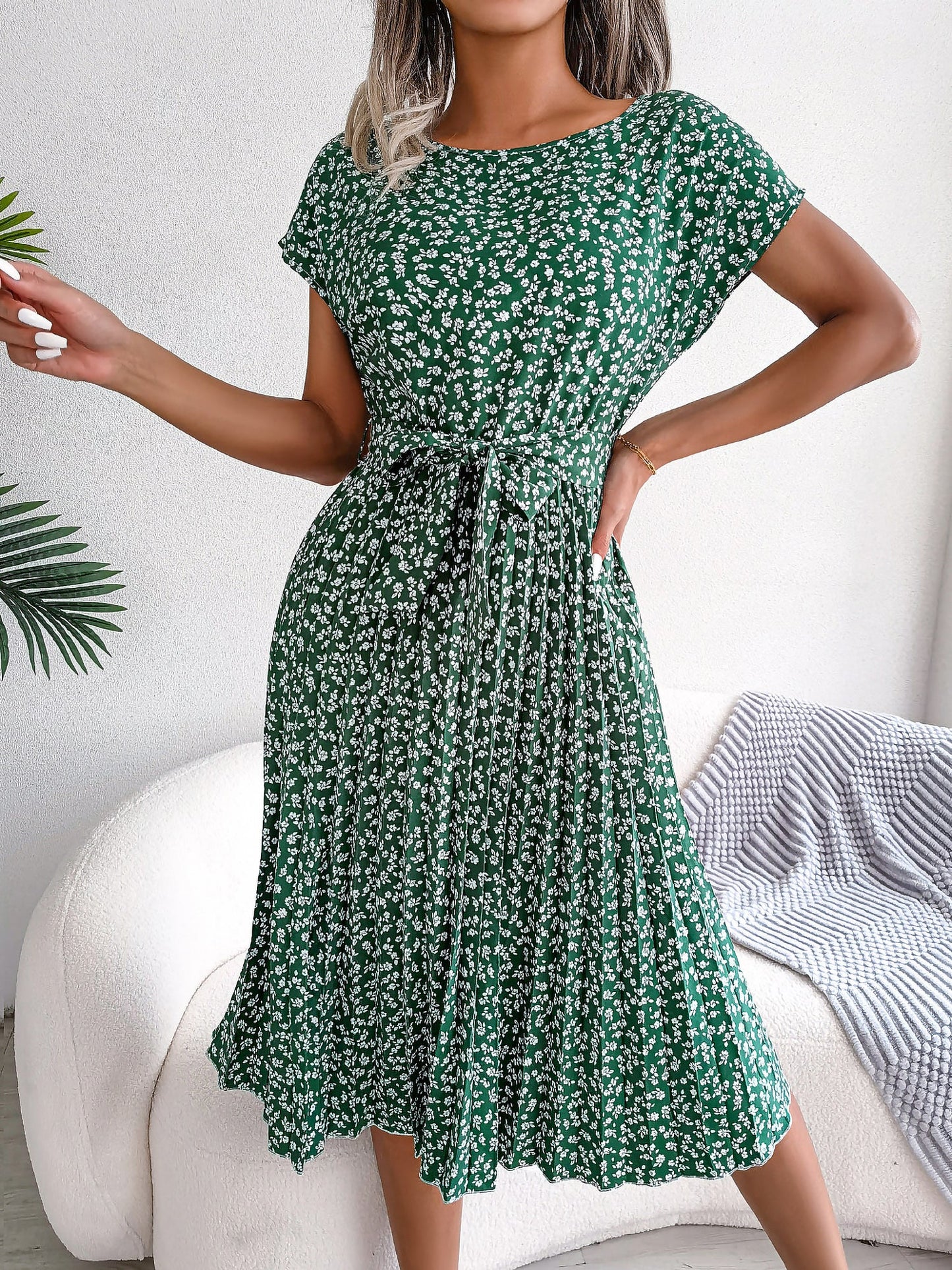 Retro-Chic All-Over Blooms Short Sleeves Floral Pleated Waist Detail Midi Casual Dress