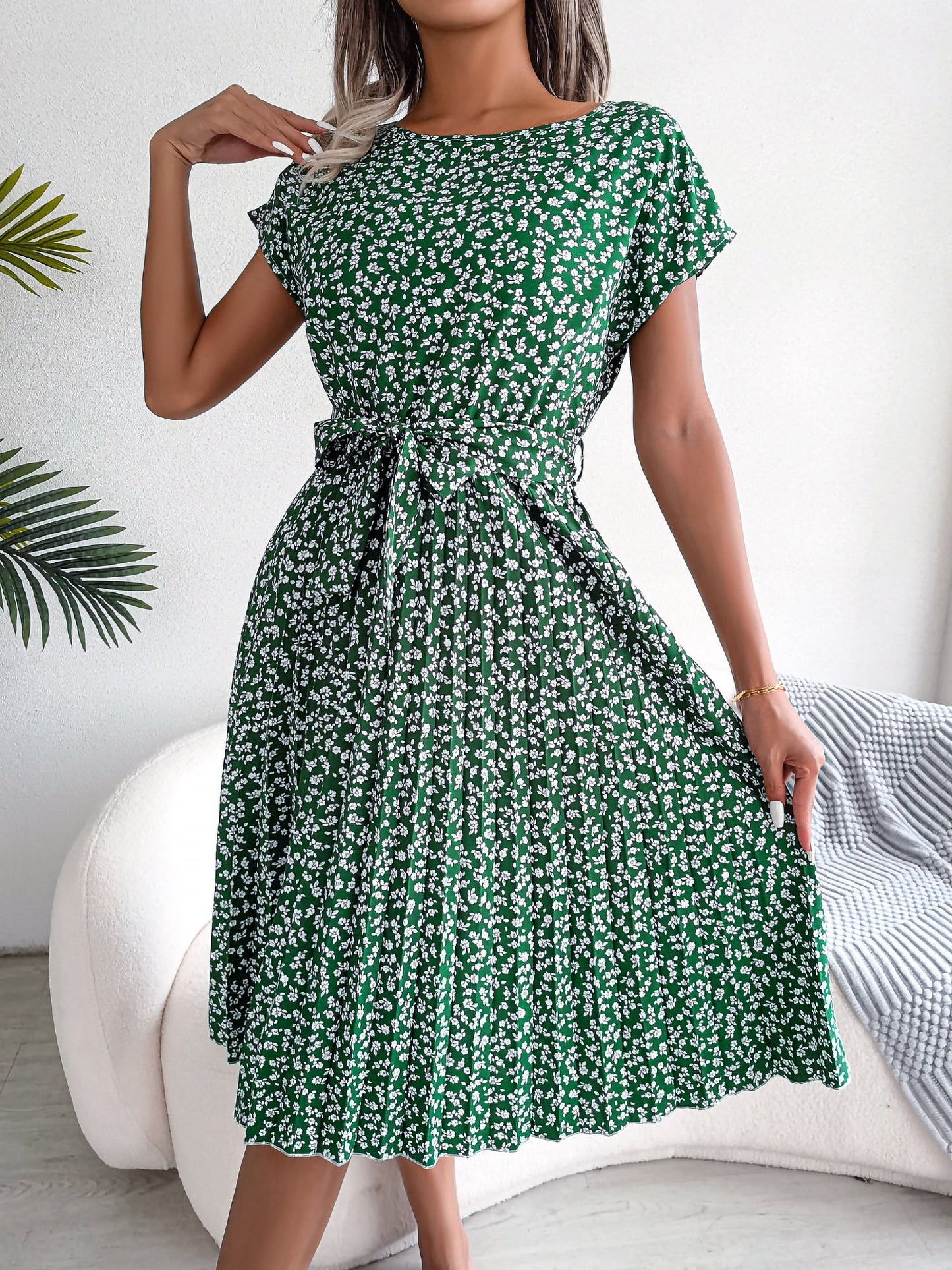 Retro-Chic All-Over Blooms Short Sleeves Floral Pleated Waist Detail Midi Casual Dress