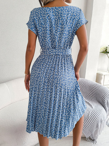 Retro-Chic All-Over Blooms Short Sleeves Floral Pleated Waist Detail Midi Casual Dress