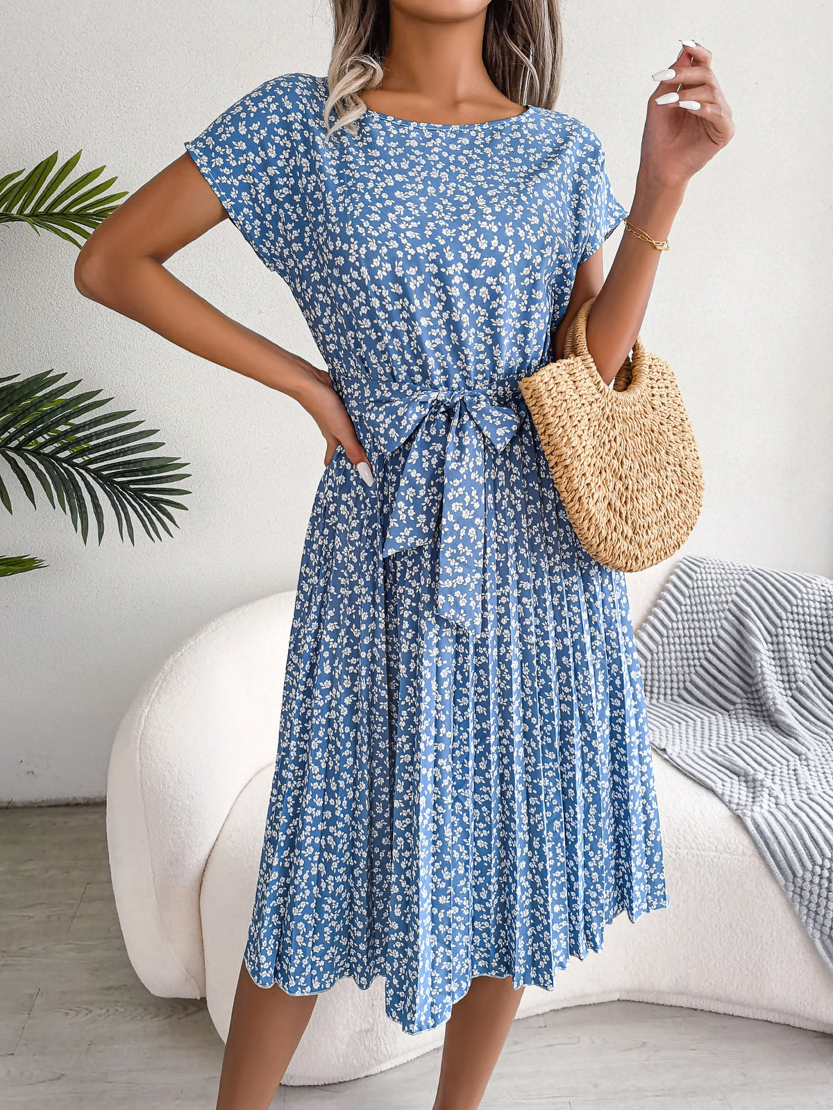 Retro-Chic All-Over Blooms Short Sleeves Floral Pleated Waist Detail Midi Casual Dress