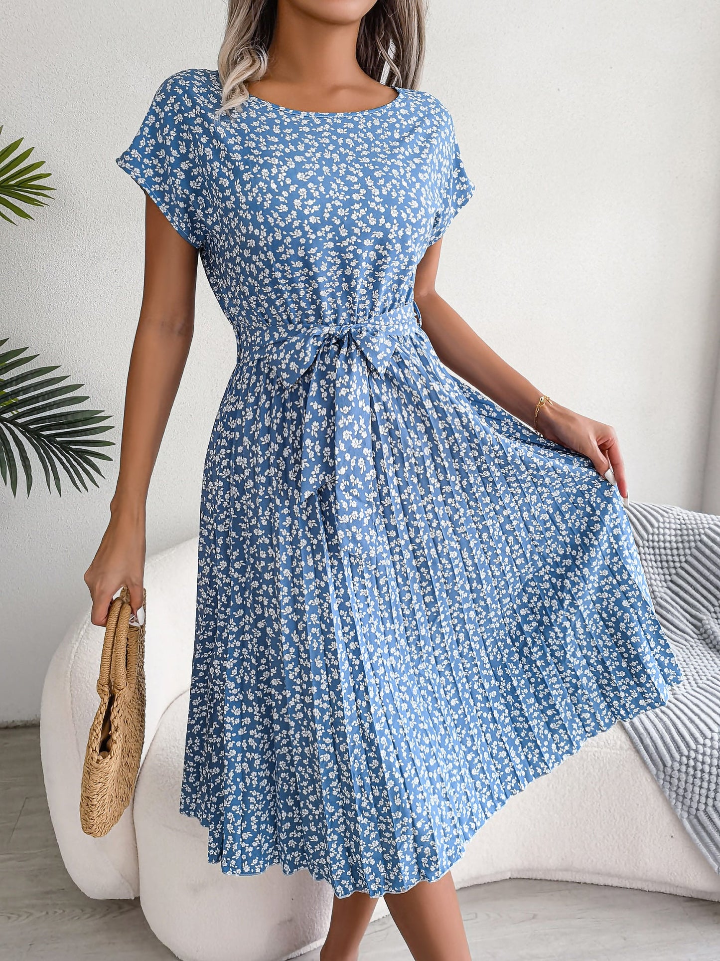 Retro-Chic All-Over Blooms Short Sleeves Floral Pleated Waist Detail Midi Casual Dress