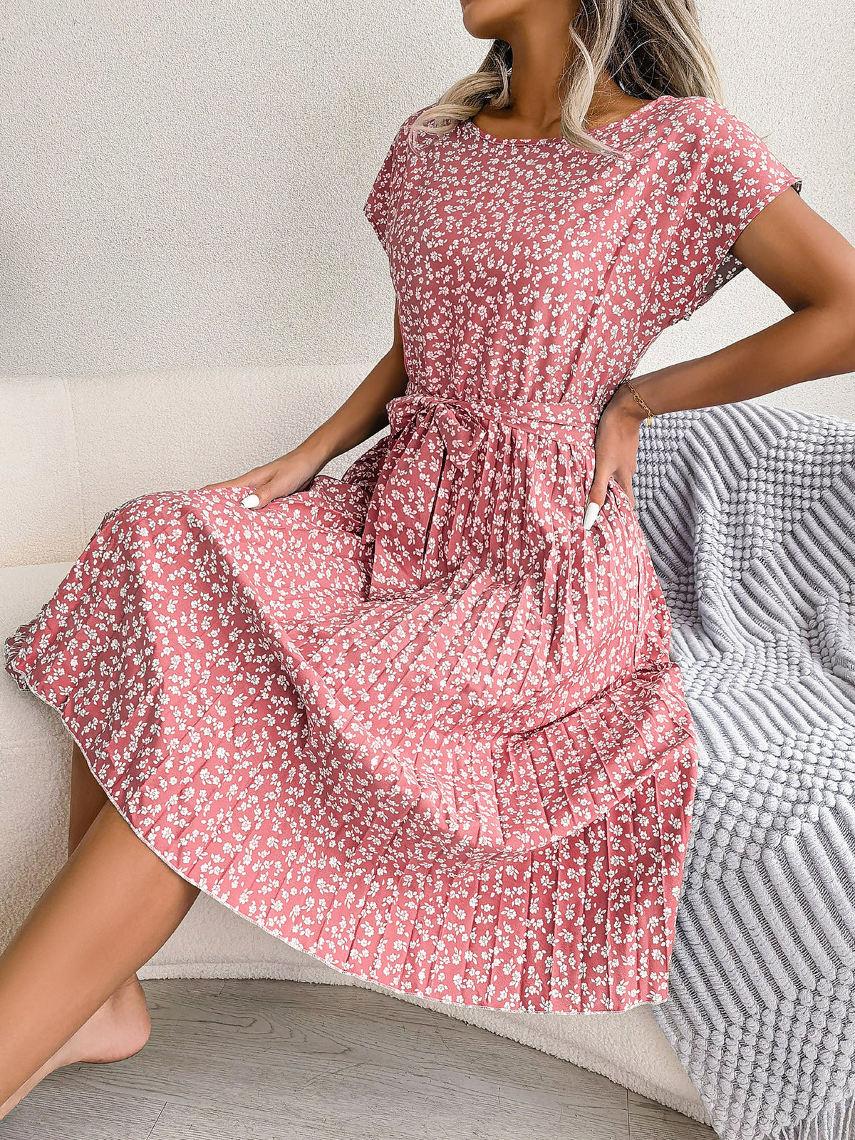 Retro-Chic All-Over Blooms Short Sleeves Floral Pleated Waist Detail Midi Casual Dress