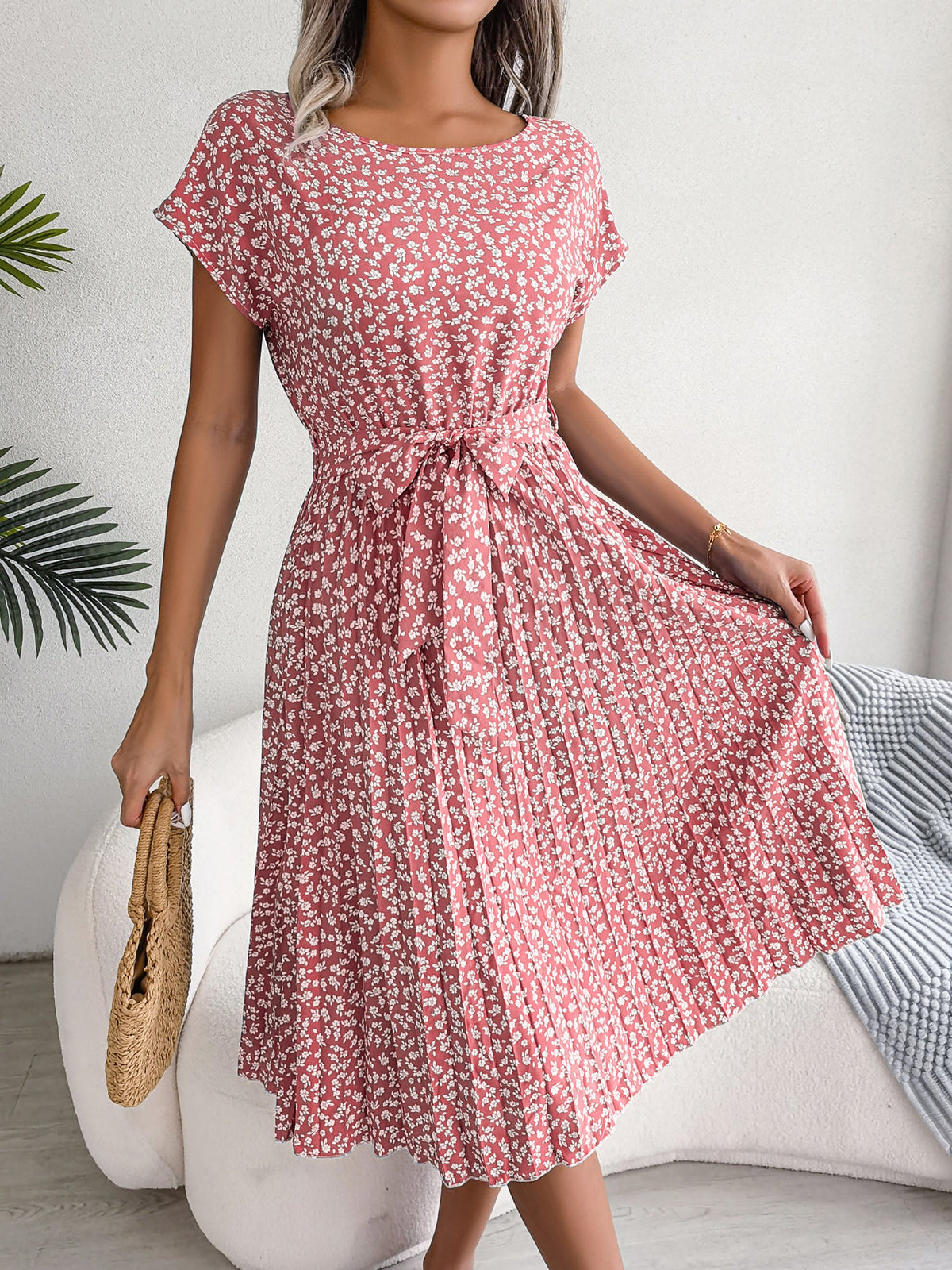 Retro-Chic All-Over Blooms Short Sleeves Floral Pleated Waist Detail Midi Casual Dress