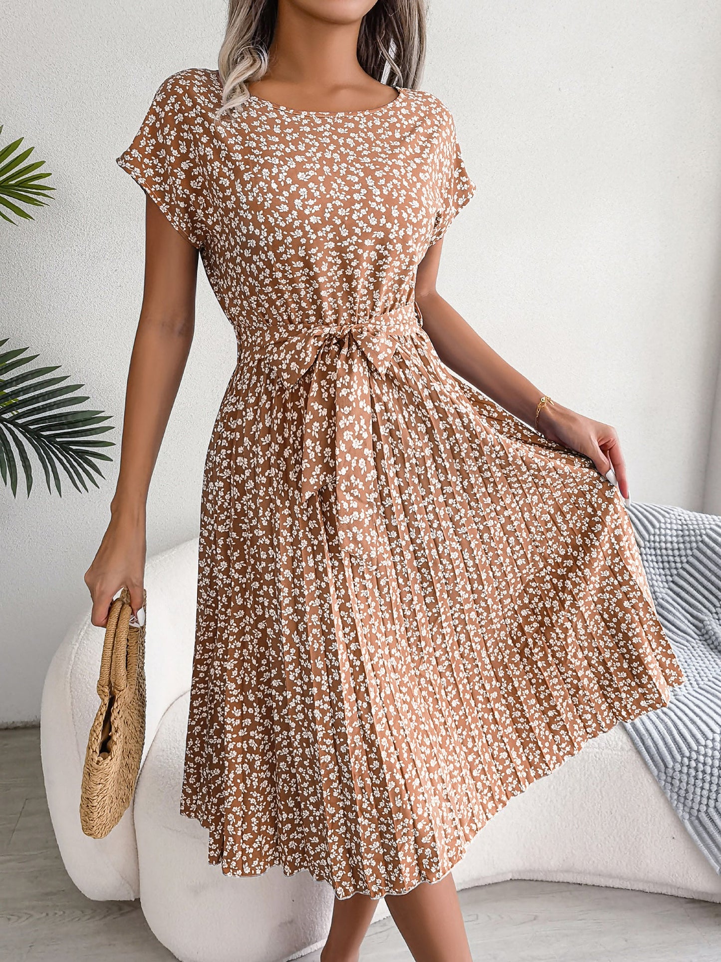 Retro-Chic All-Over Blooms Short Sleeves Floral Pleated Waist Detail Midi Casual Dress