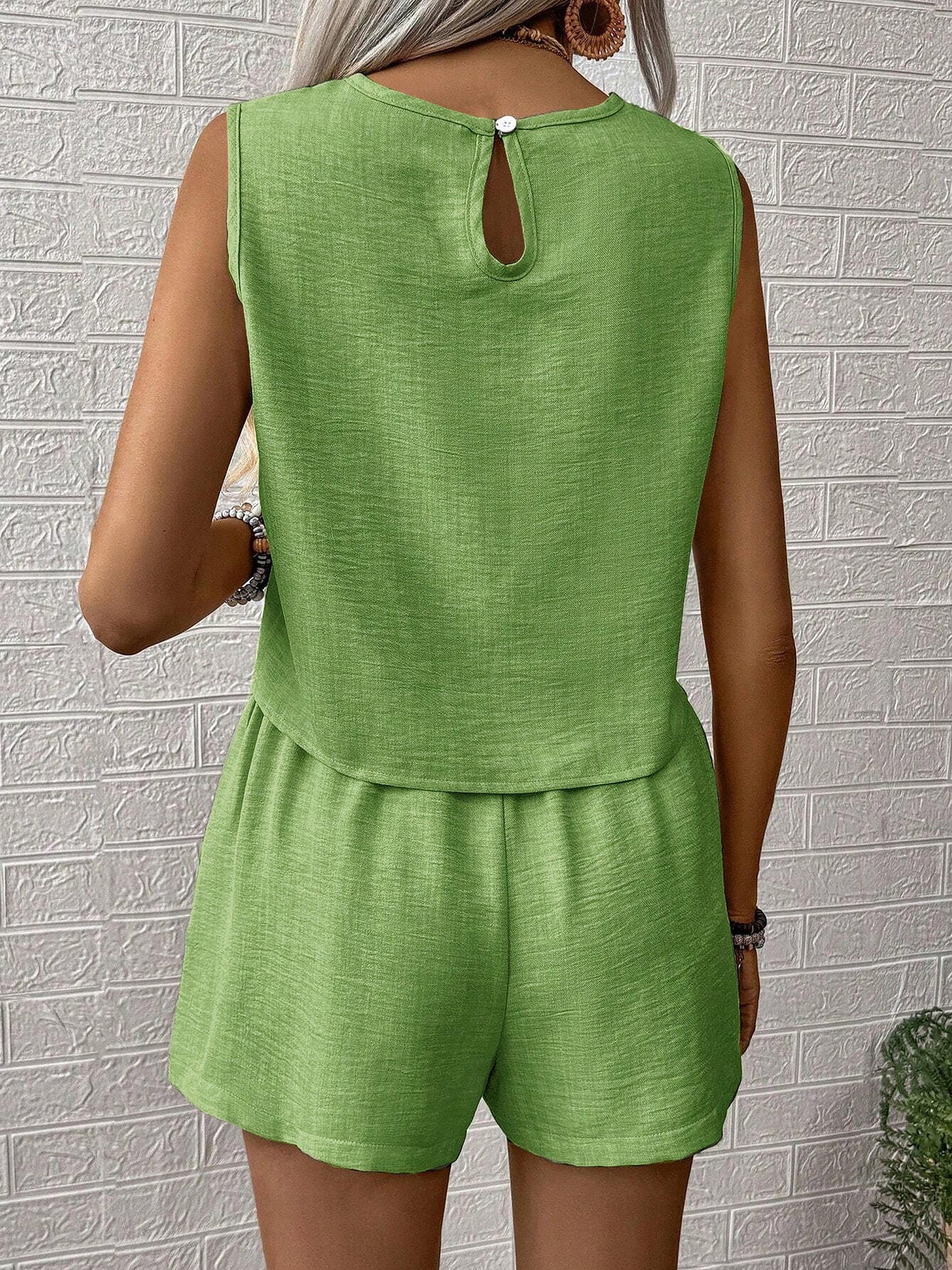 2 Pieces Solid Color Sleeveless Round Neck Top & Shorts Set