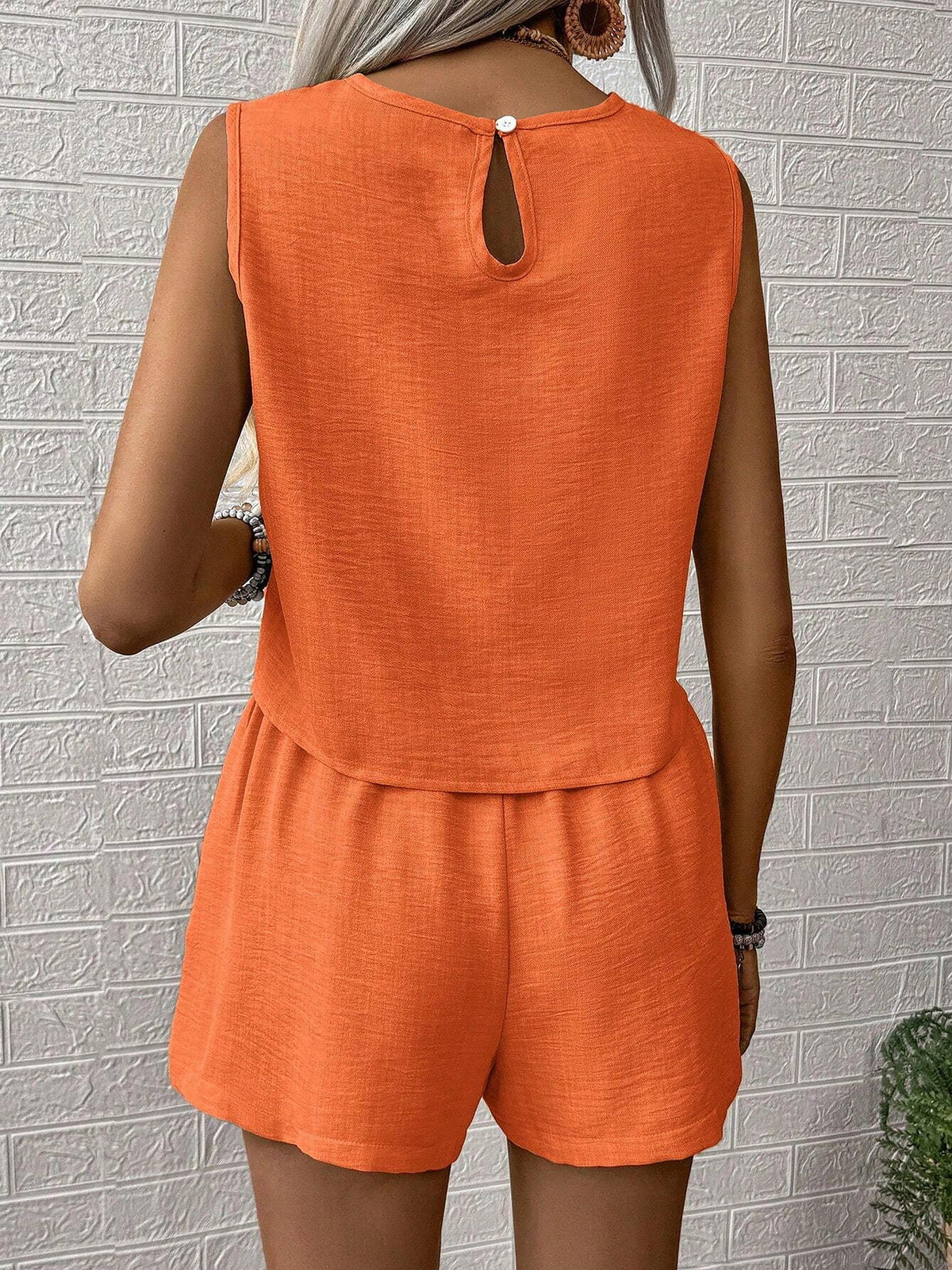 2 Pieces Solid Color Sleeveless Round Neck Top & Shorts Set