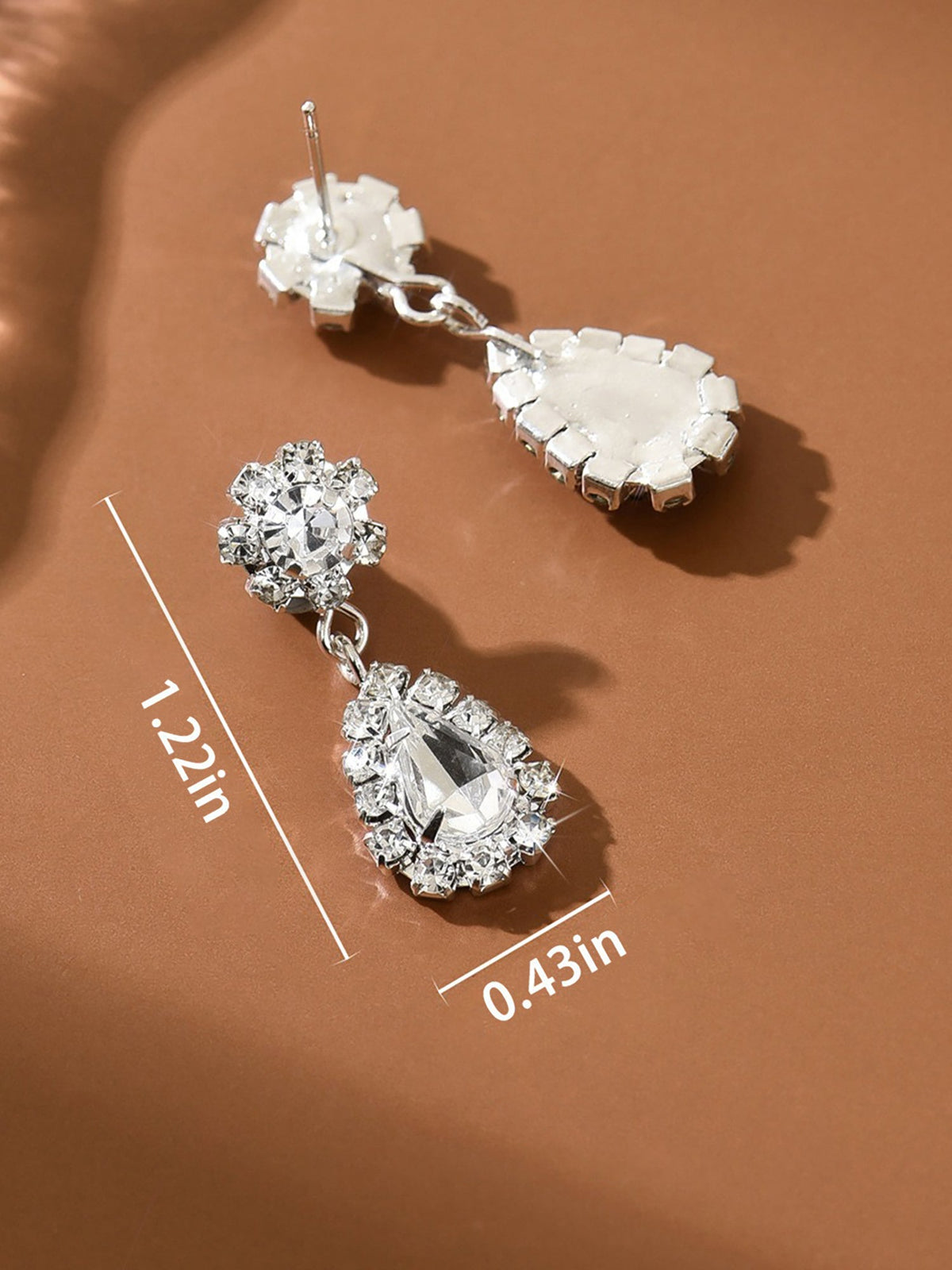 Shimmering Elegant Teardrop-Shaped Earrings