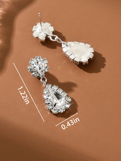Shimmering Elegant Teardrop-Shaped Earrings