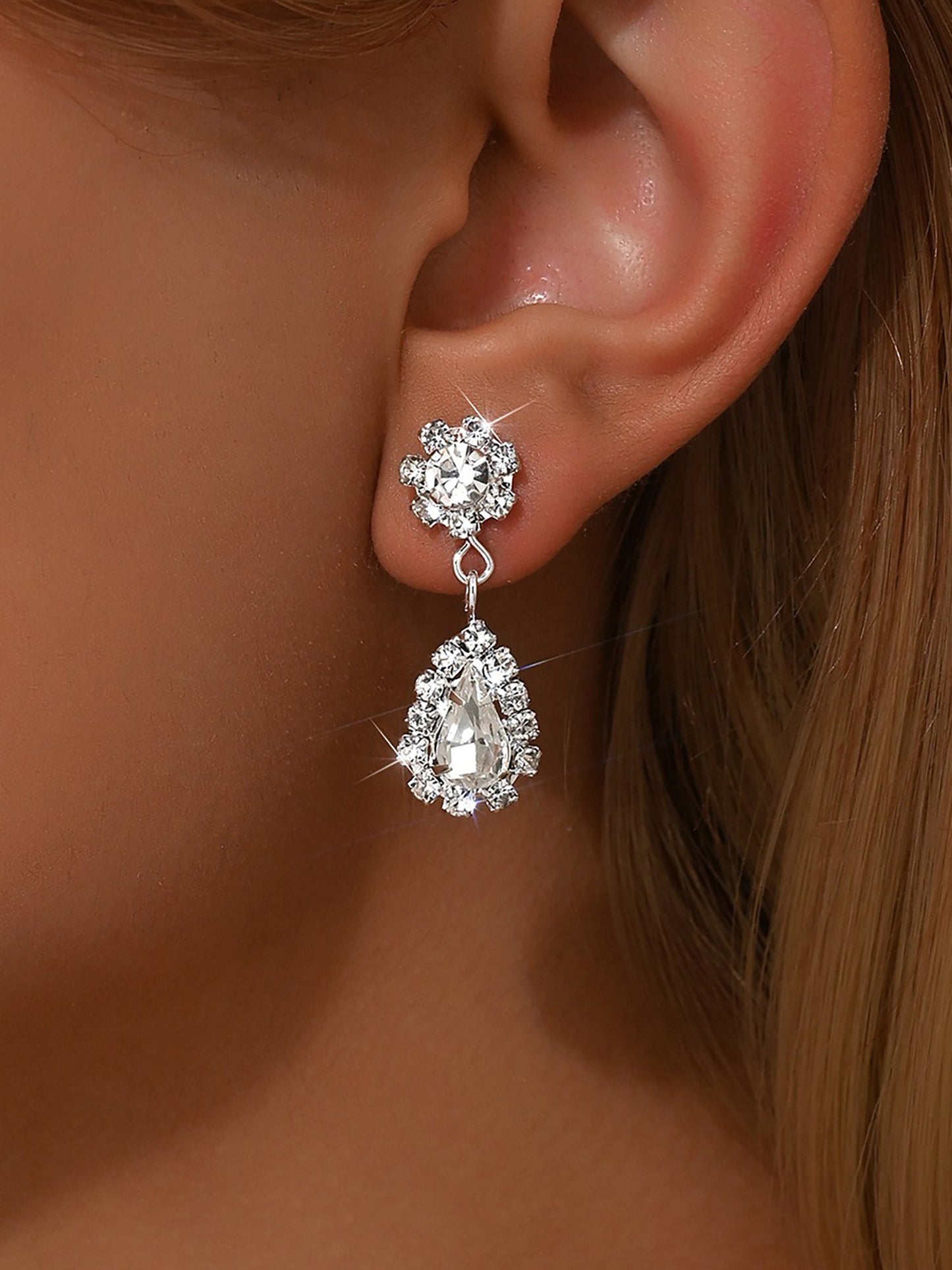 Shimmering Elegant Teardrop-Shaped Earrings
