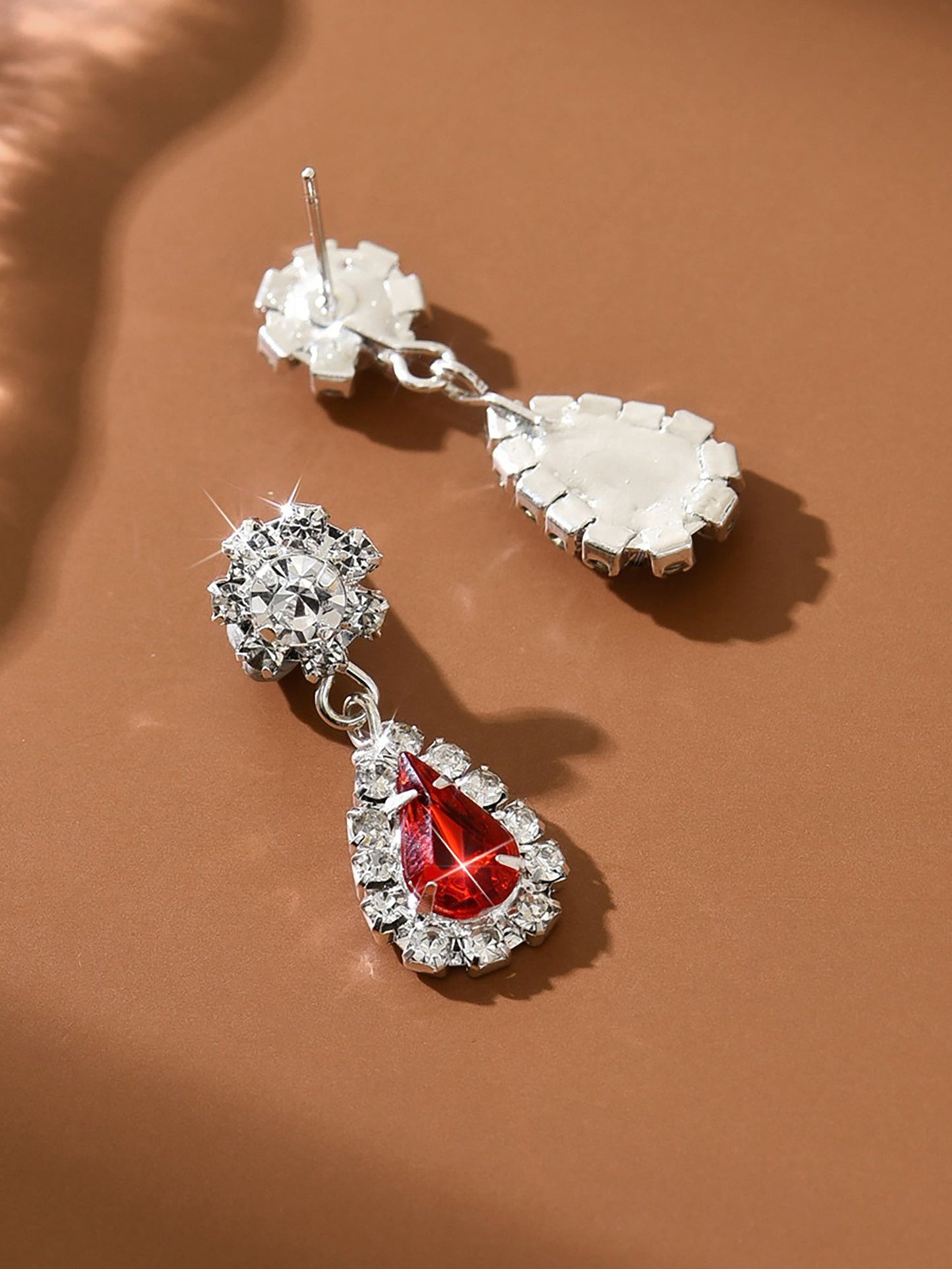 Shimmering Elegant Teardrop-Shaped Earrings