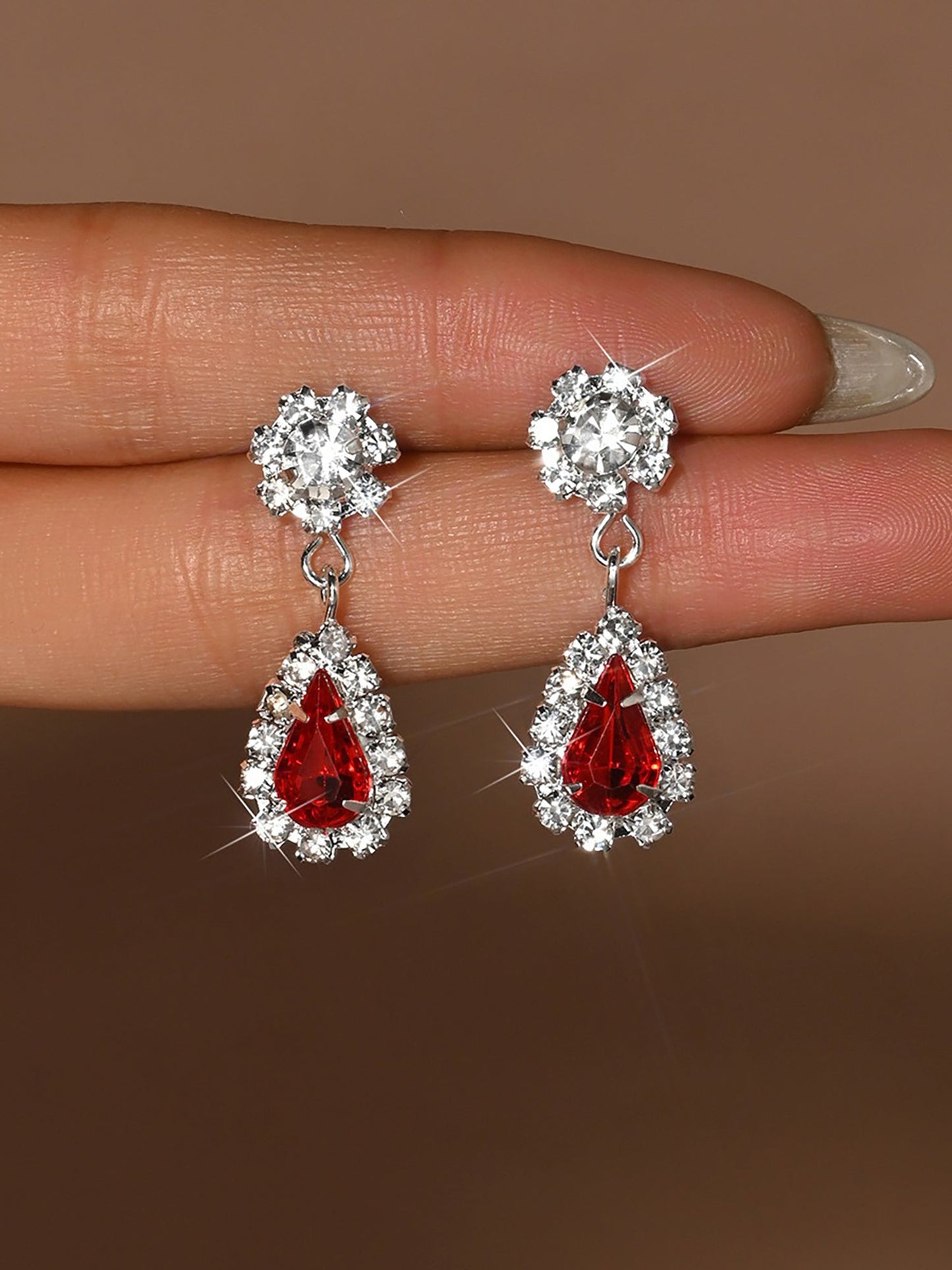 Shimmering Elegant Teardrop-Shaped Earrings