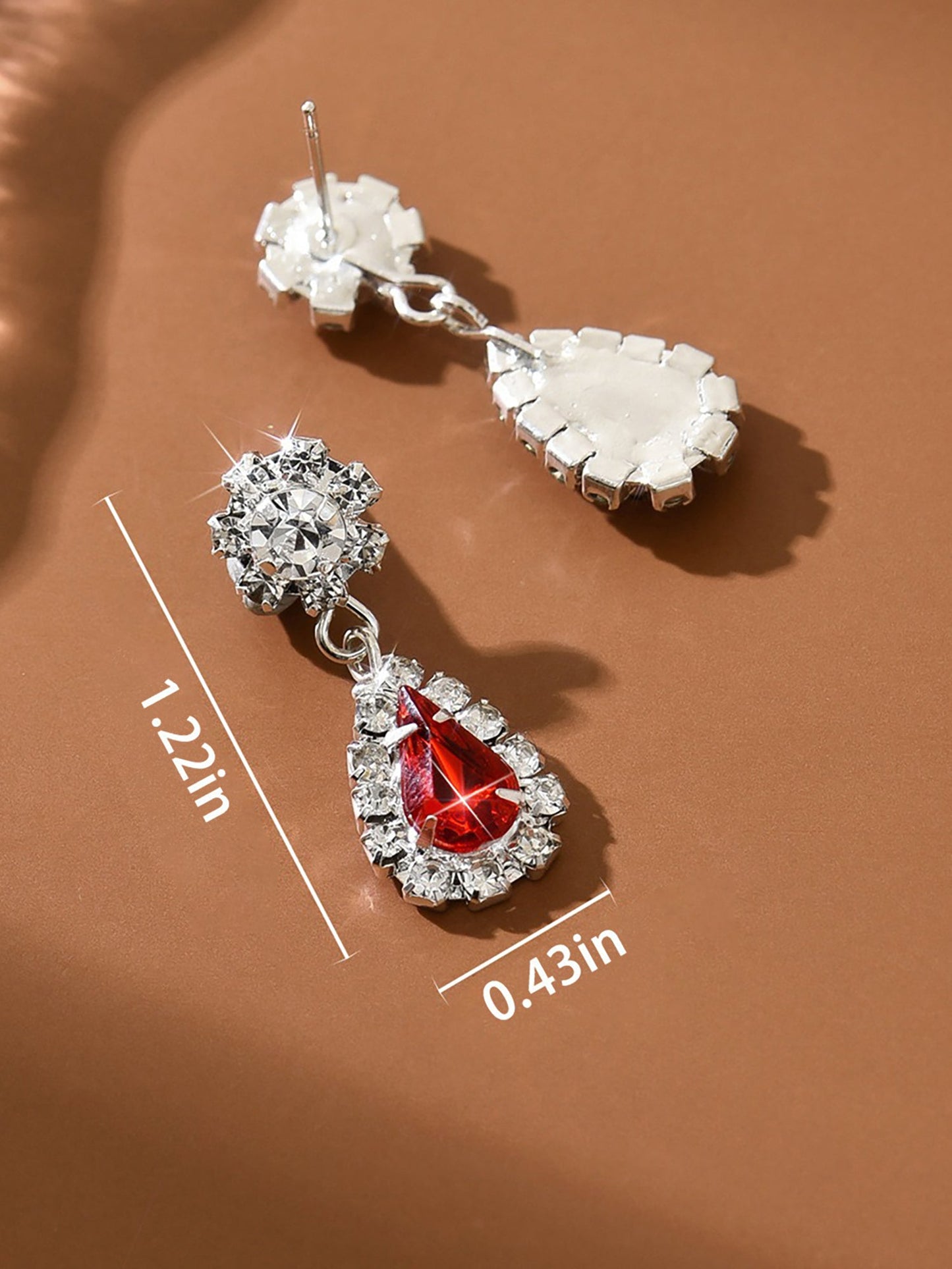 Shimmering Elegant Teardrop-Shaped Earrings