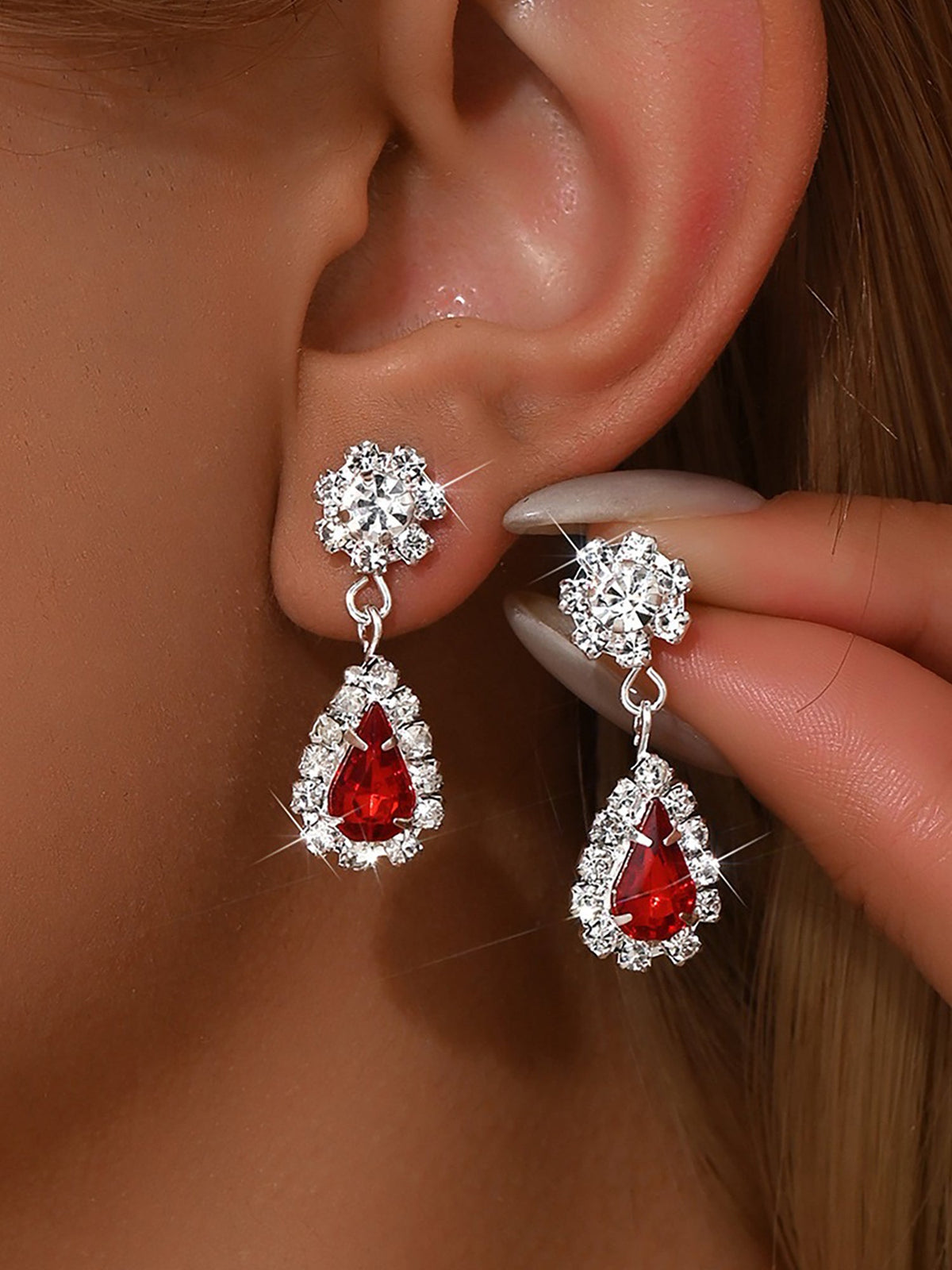 Shimmering Elegant Teardrop-Shaped Earrings