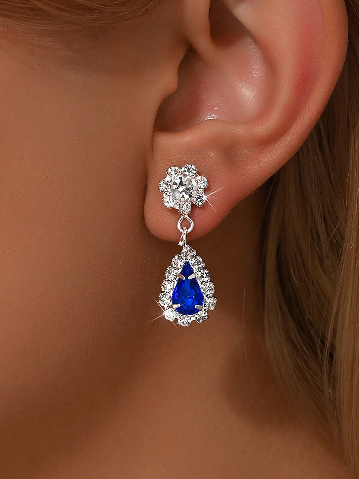 Shimmering Elegant Teardrop-Shaped Earrings