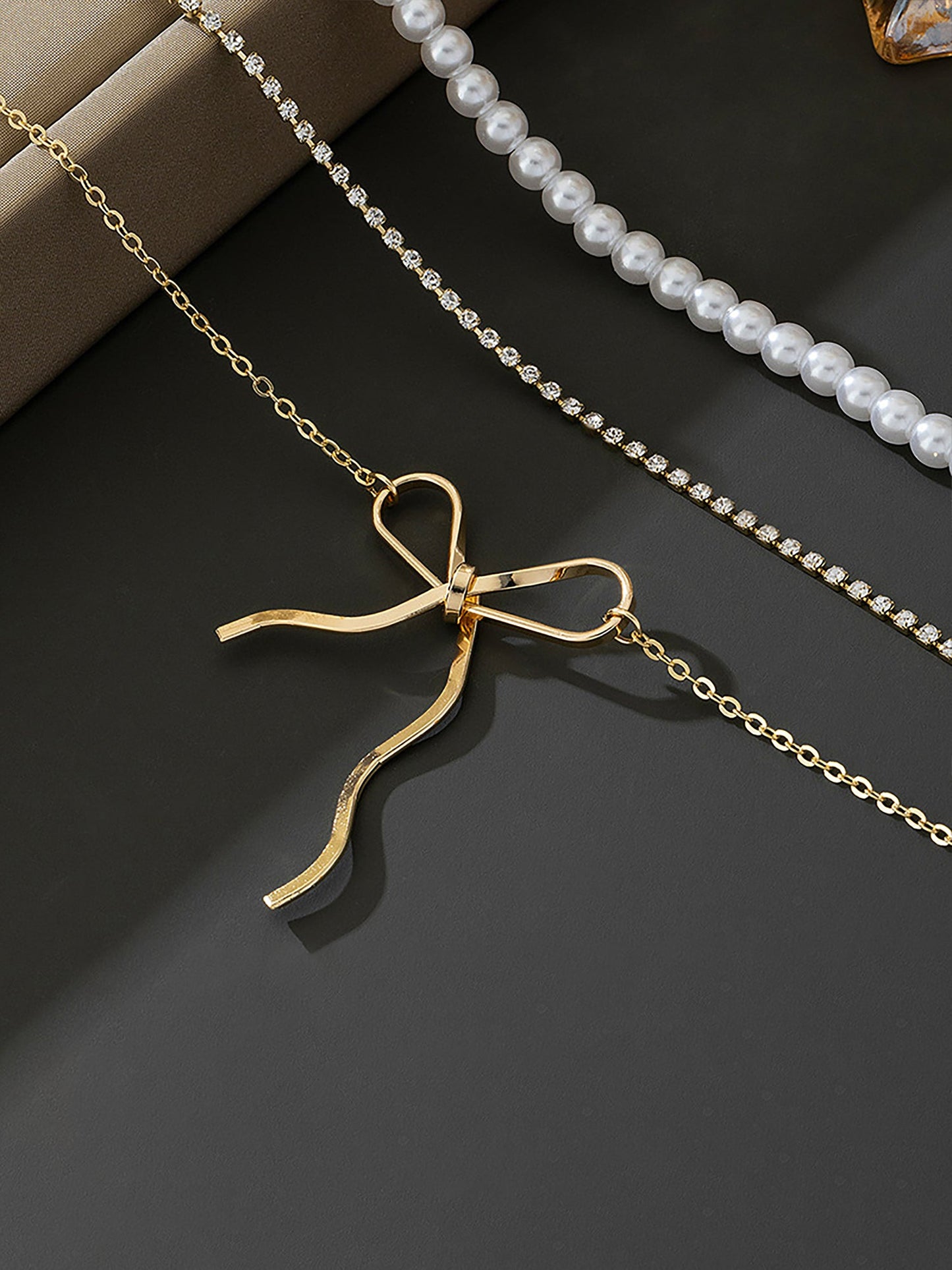 Retro Imitation Pearl Alloy Bow Necklace